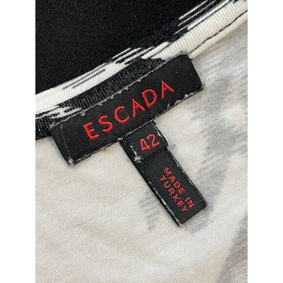 ~ Escada Top 42 US 10/12 Knit Shirt Short Sleeve Gold Logo Scoop ViscoseElastane - Picture 3 of 16